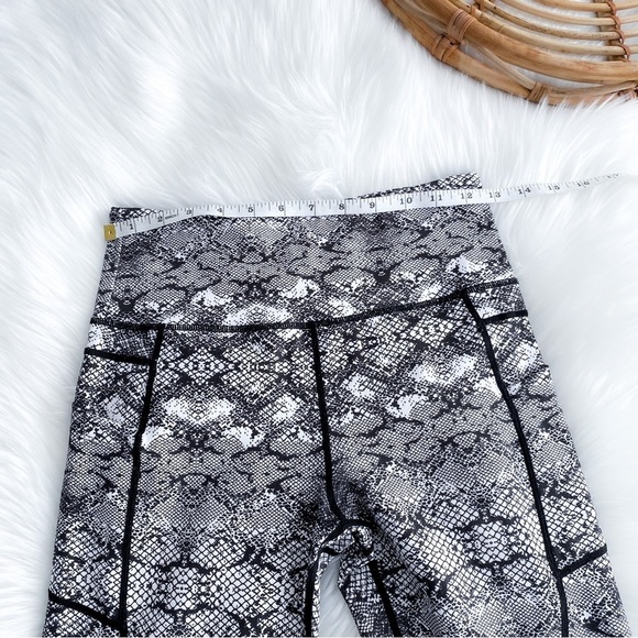 Zyia Active Cobra Metallic Light n Tight Capri Crop Leggings Snakeskin High Rise - Picture 10 of 14